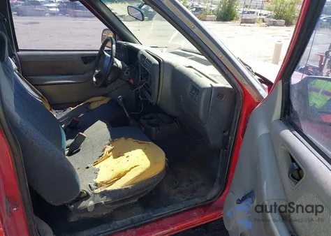 1997 Chevrolet S-10 Fleetside z USA, uszkodzony, nr VIN 1GCCS1444V8184930